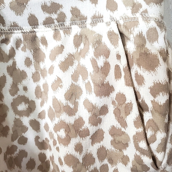 NWT Old Navy Animal Print Khaki Beige & Cream Drawstring Waist Shorts Women's XS - Picture 5 of 7